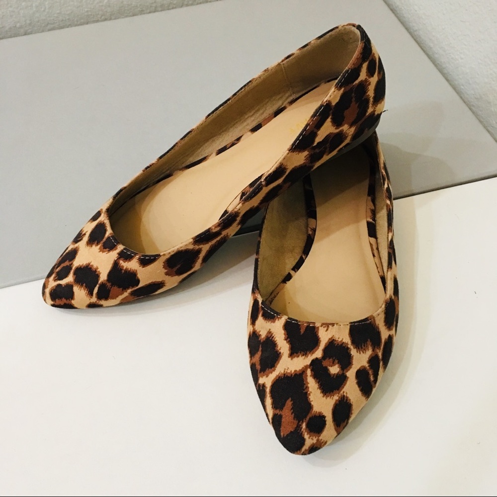 Old Navy Cheetah Print Pointed Toe Flats, Size 8